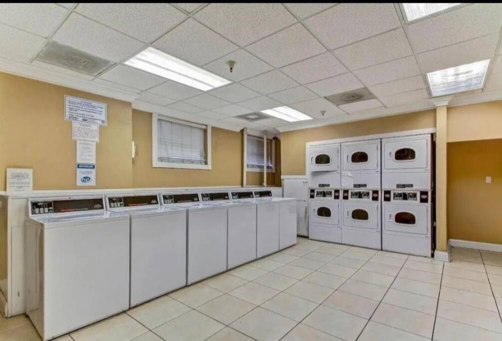 Charming Jax For 4 With Free Parking Apartment